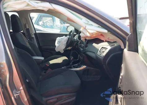 2018 Jeep Compass Sport 4X4 z USA, uszkodzony, nr VIN 3C4NJDABXJT189836